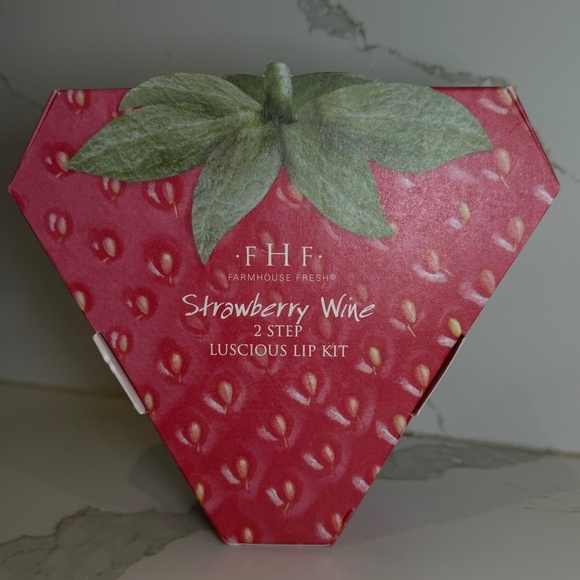 NWT Farmhouse Fresh 2 Step Lip Kit Strawberry Wine Luscious NEW IN BOX | Sealed - Picture 2 of 4